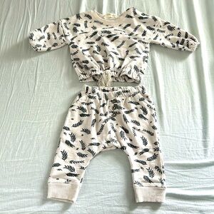 Jessica Simpson Girls 2 piece set. Size: 3/6 months